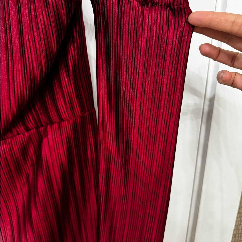 L’idee Chic Off-Shoulder Long Sleeve Dress in Deep Red - Picture 4 of 5